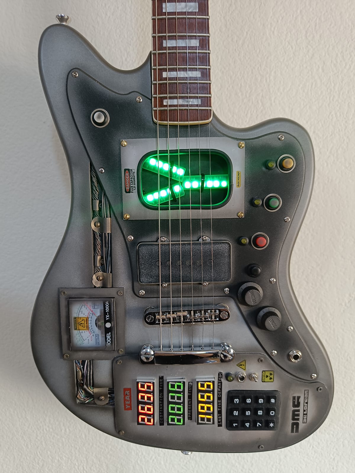 Fender Jaguar Custom Shop – Back To The Future Guitar – Delorean